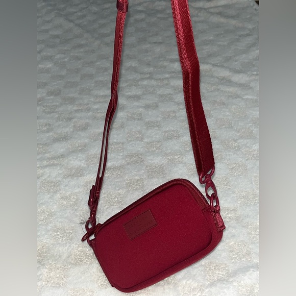SEPHORA X DAGNE DOVER Limited-Edition Mara Neoprene Phone Sling Burgundy - Picture 4 of 8